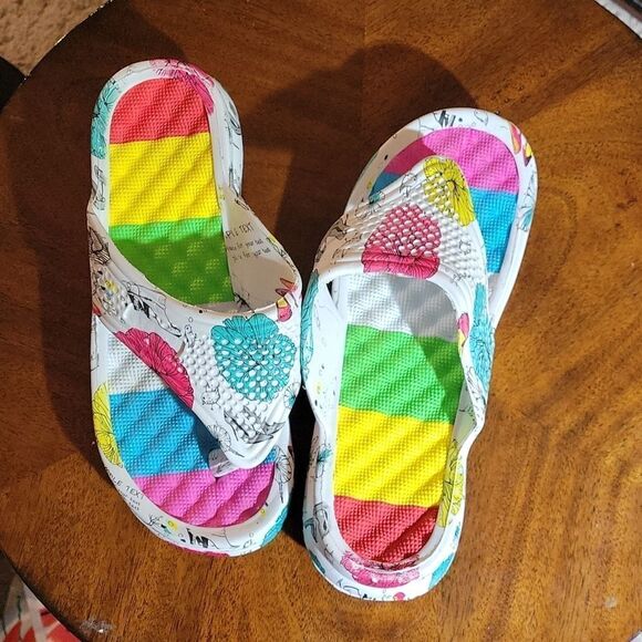 BRAND NEW MULTI-COLOR WOMEN"S PLASFORM WEDGE STYLE BACKLESS FLIP FLOP SANDAL - Picture 1 of 16